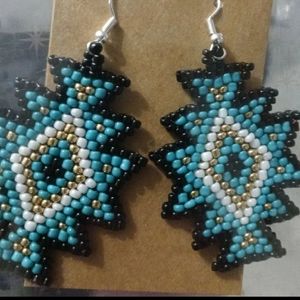 Aztec beaded earinga